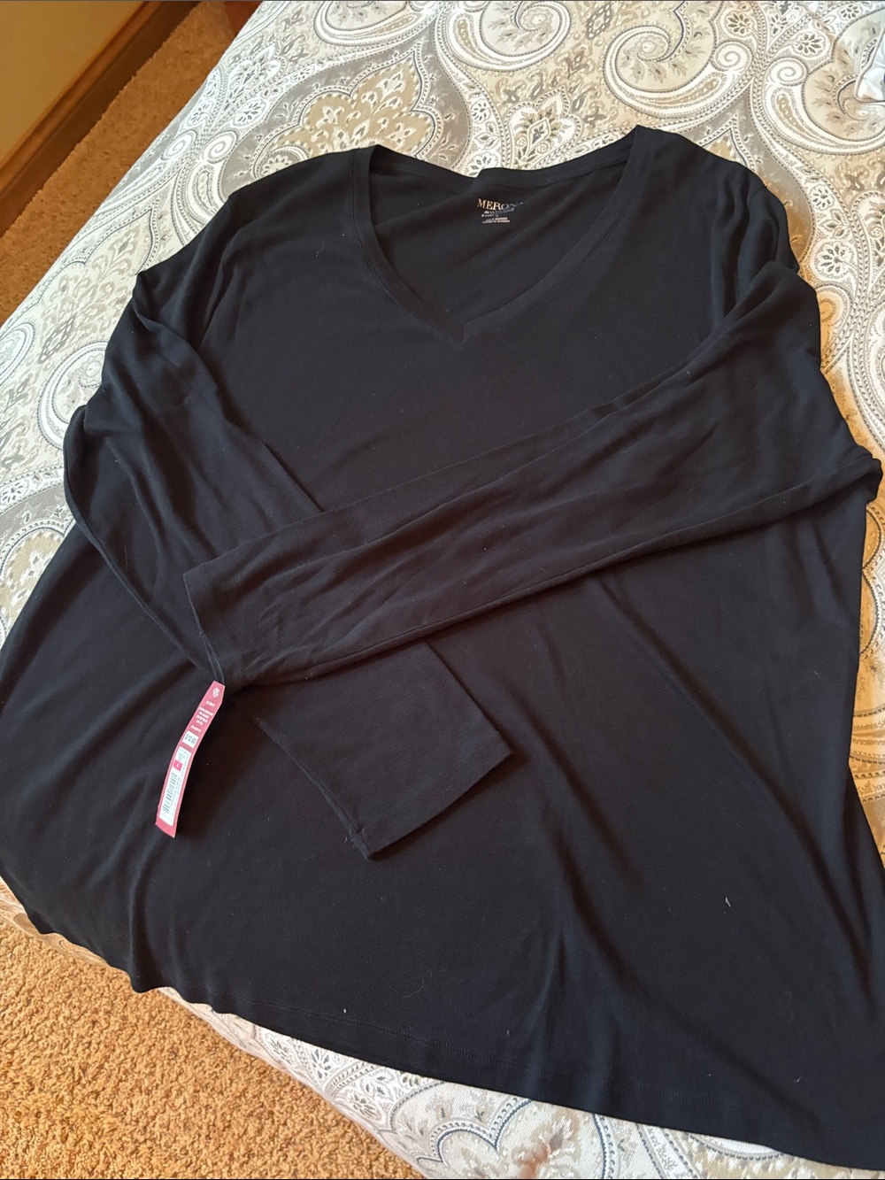 Merona Black Long Sleeve V-Neck Women's Tee